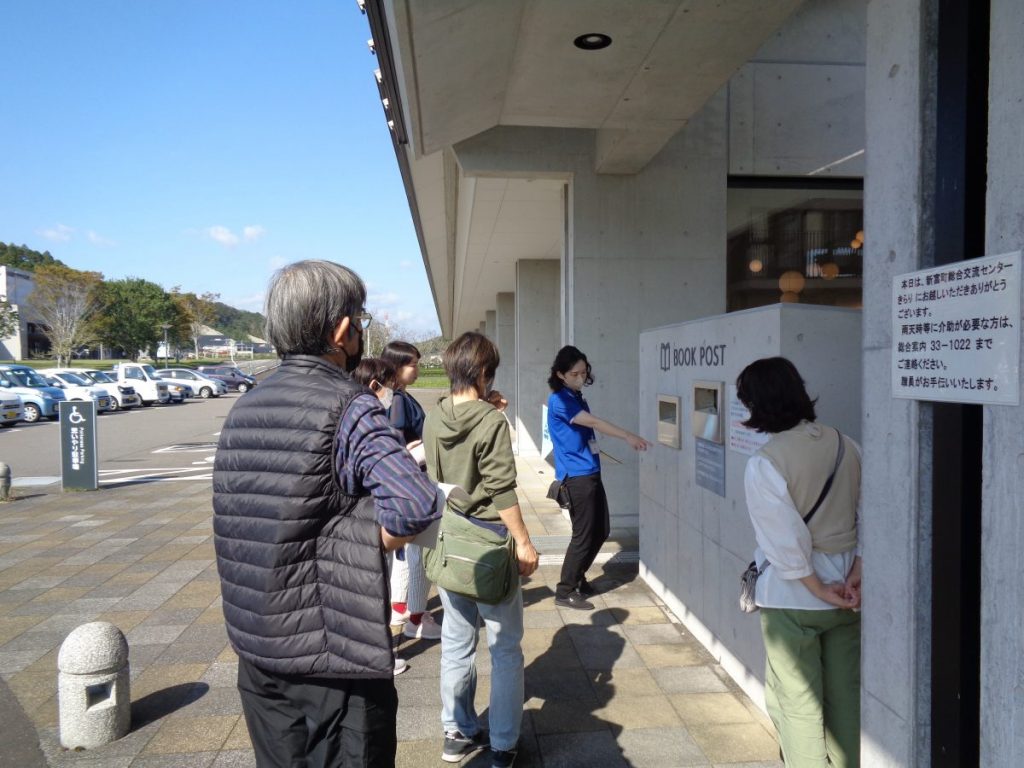 まるごととしょかんツアー
